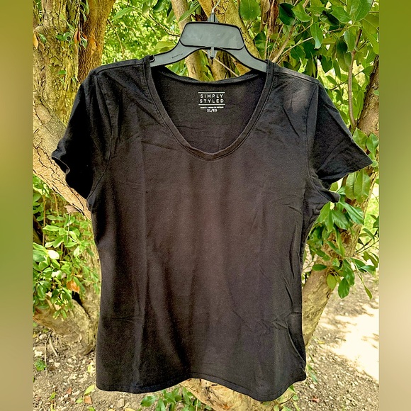 XL Simply Styled women’s black scoop neck t-shirt - Picture 9 of 9